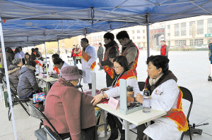 靜?？h志愿者深入基層，奉獻愛心溫暖社會